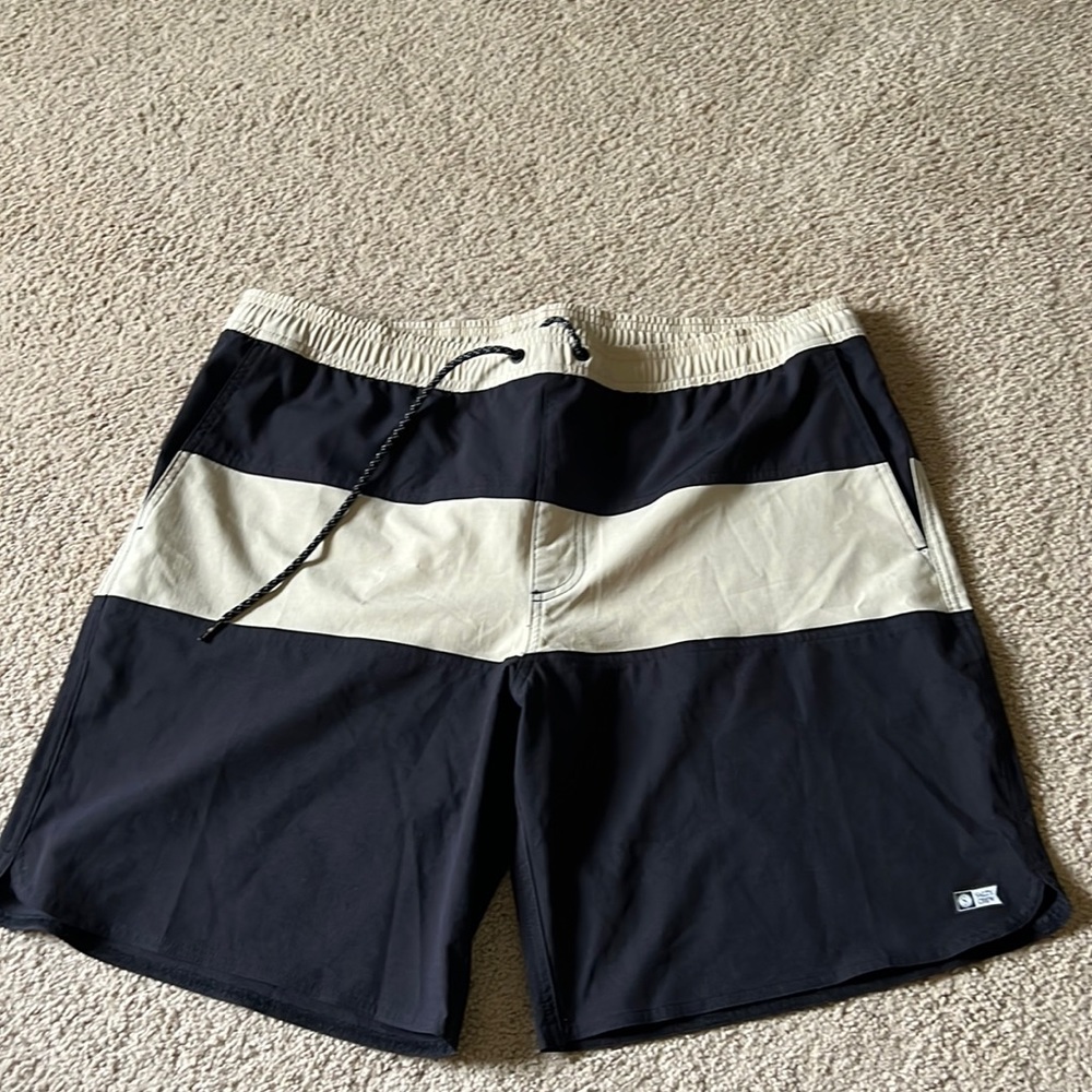 Salty crew xxl board shorts